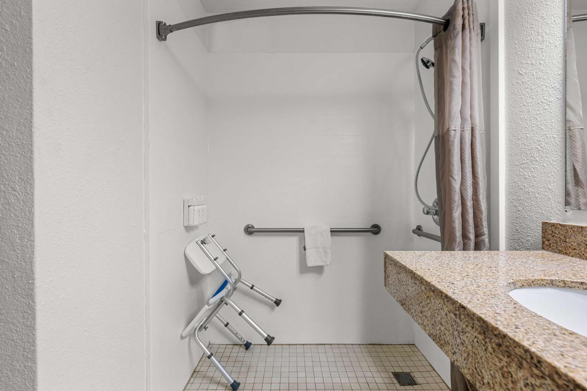 Americas Best Value Inn Hamilton Exterior photo