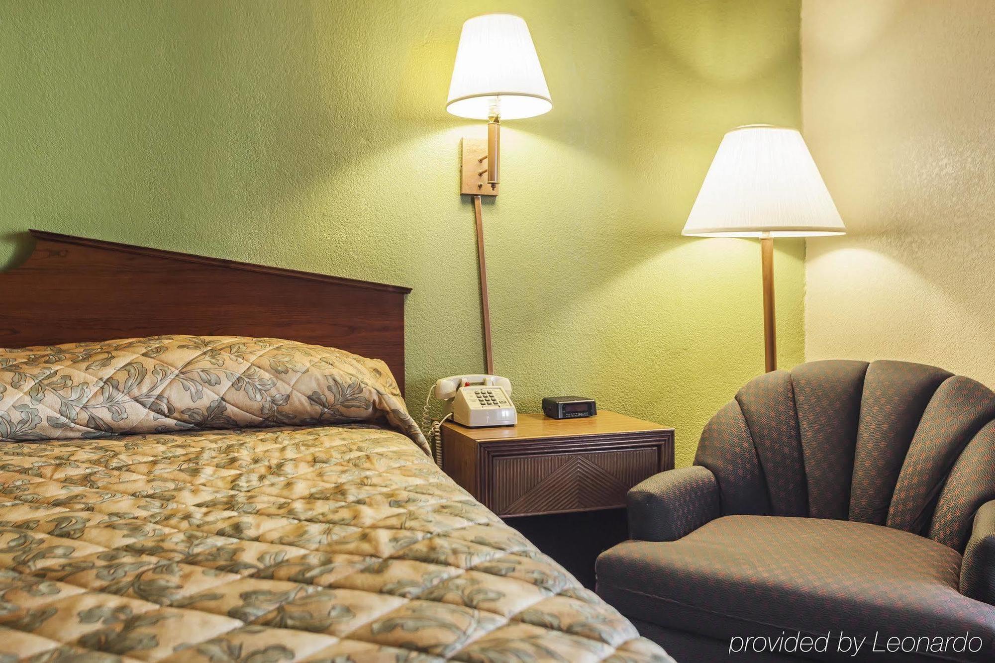 Americas Best Value Inn Hamilton Exterior photo