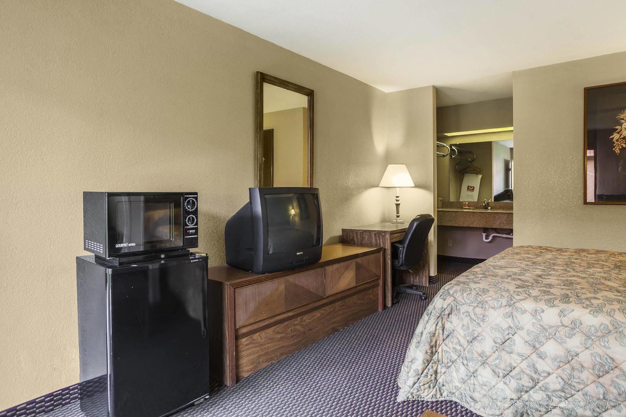 Americas Best Value Inn Hamilton Exterior photo